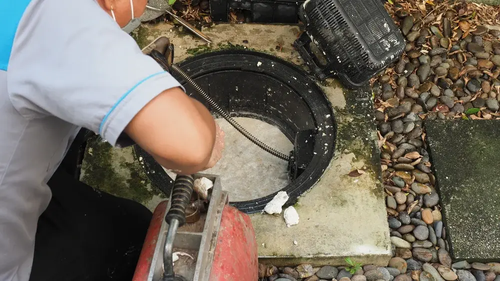 Hidrojateamento de prumada na Zona Oeste de São Paulo: como o serviço ajuda na limpeza da tubulação?